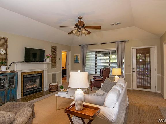 3rd image of 1028 Vineyards Dr
