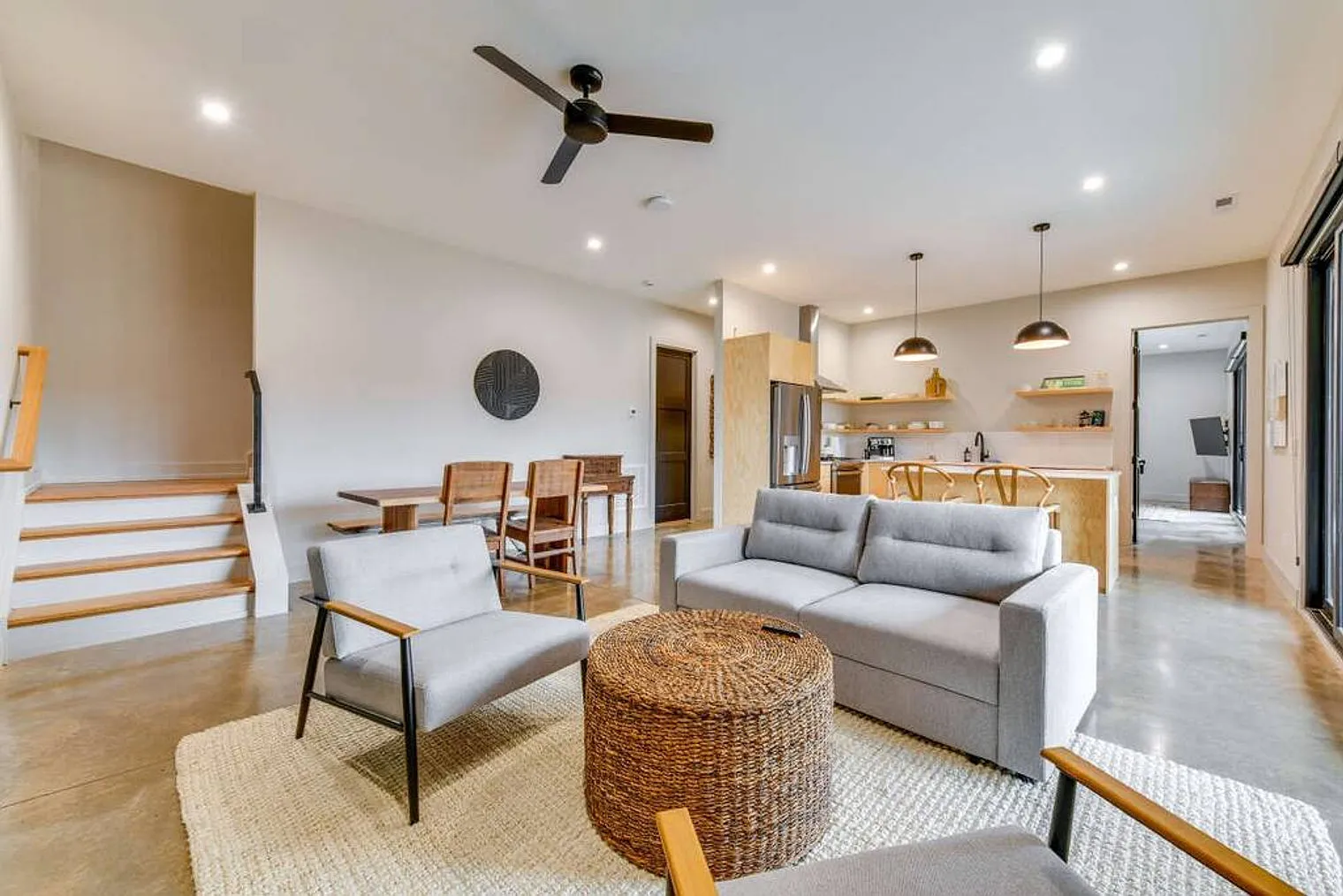 1 bed, 1.0 bath, 1097 sqft, $2,598 — Photo 1