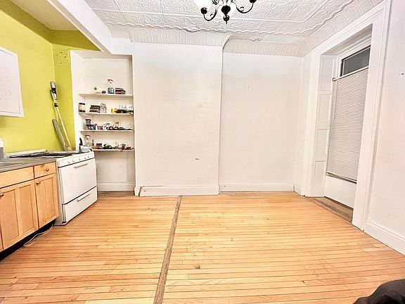4th image of 89 Ryerson St #1B