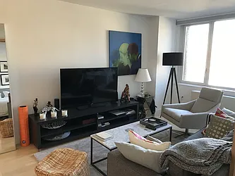 Rented by iHomeny Realty