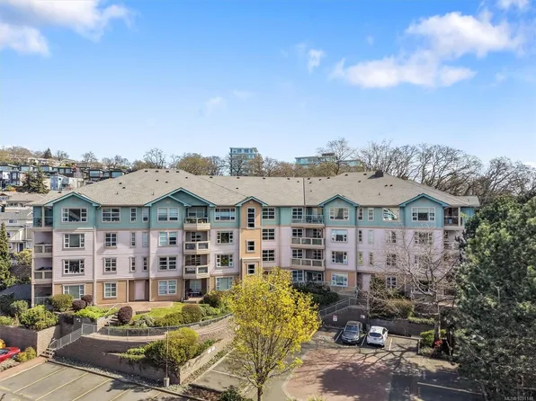 799 Blackberry Rd #210, Saanich, BC V8X 5J3