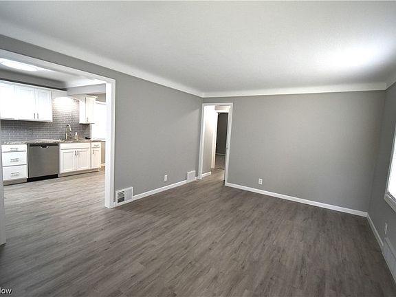 4th image of 14507 Orchard Park Ave