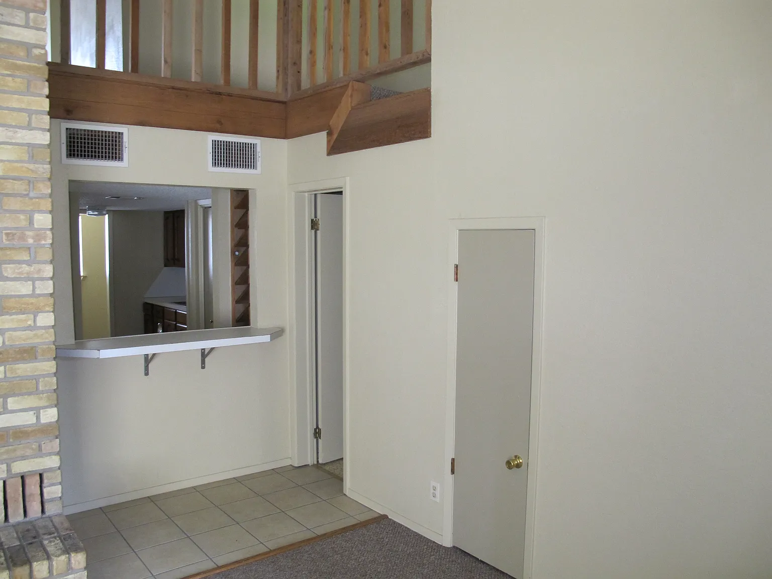 2 bed, 1.5 bath, 900 sqft, $900 — Photo 2