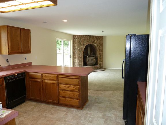 3rd image of 8814 186th Ave E
