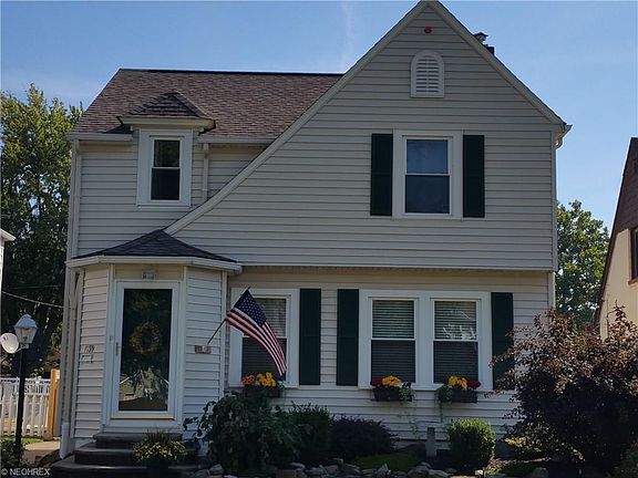 2nd image of 1039 Hawthorne Ave