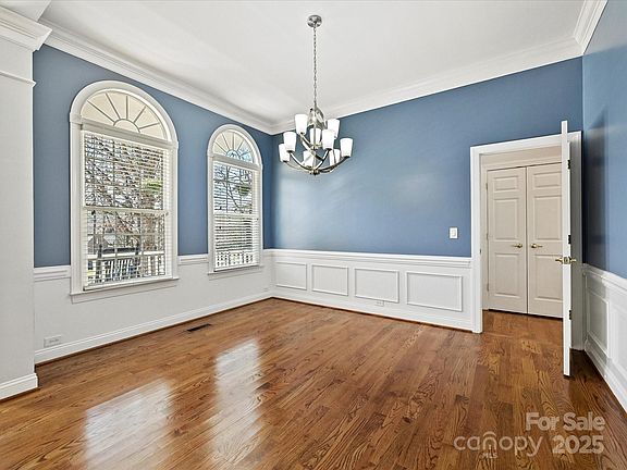 5th image of 4407 Esherwood Ln
