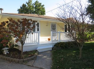 8037 Crestview Dr, Des Moines, IA 50320