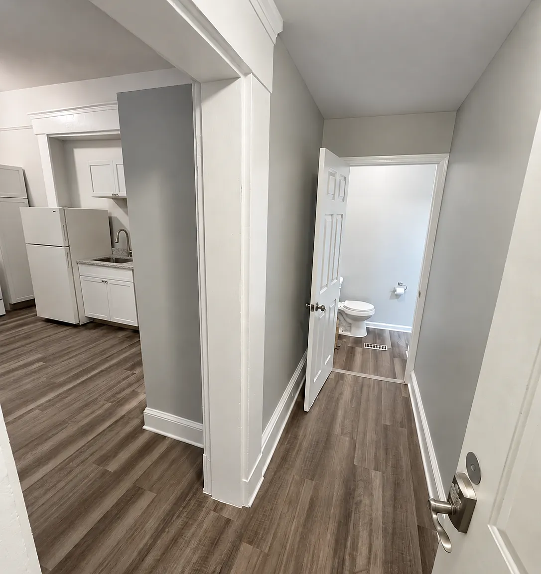 313 W 6th St — Photo 1