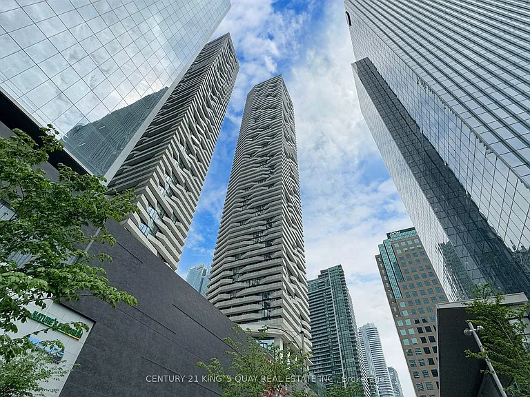 88 Harbour St #4204 — Photo 1
