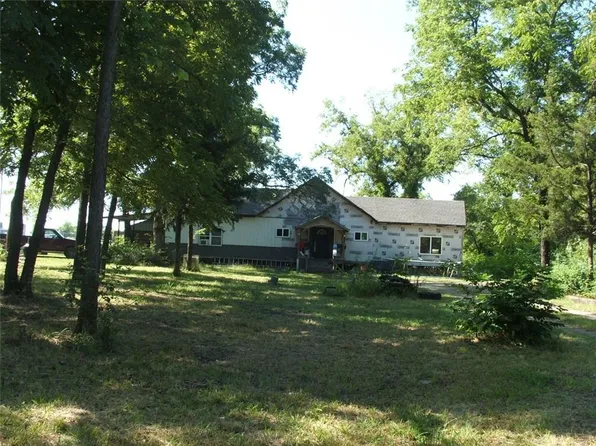 1523 Bridge St, Humboldt, KS 66748