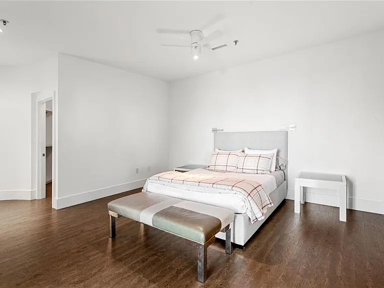 3338 Peachtree Rd NE #3501 — Photo 25