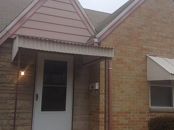 2nd image of 823 Broadmoor Dr