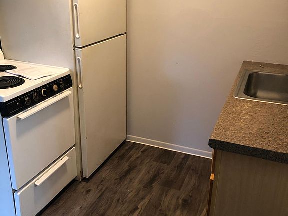 3rd image of 1361 W 114th St APT 7