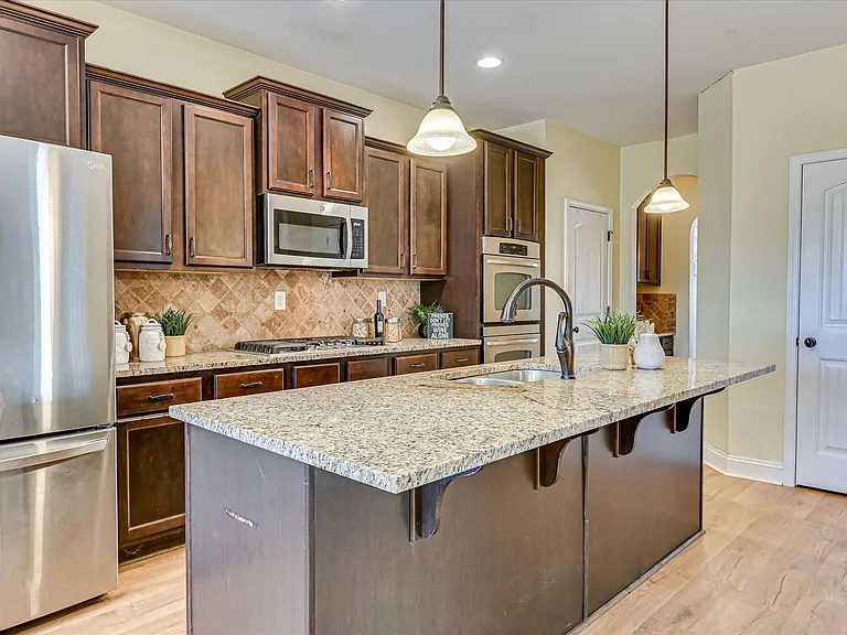 406 Saterlee Ct — Photo 14