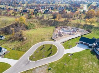 N40W23821 Swan View Ct, Pewaukee, WI 53072