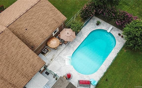 2nd image of 3948 Holly Springs Dr