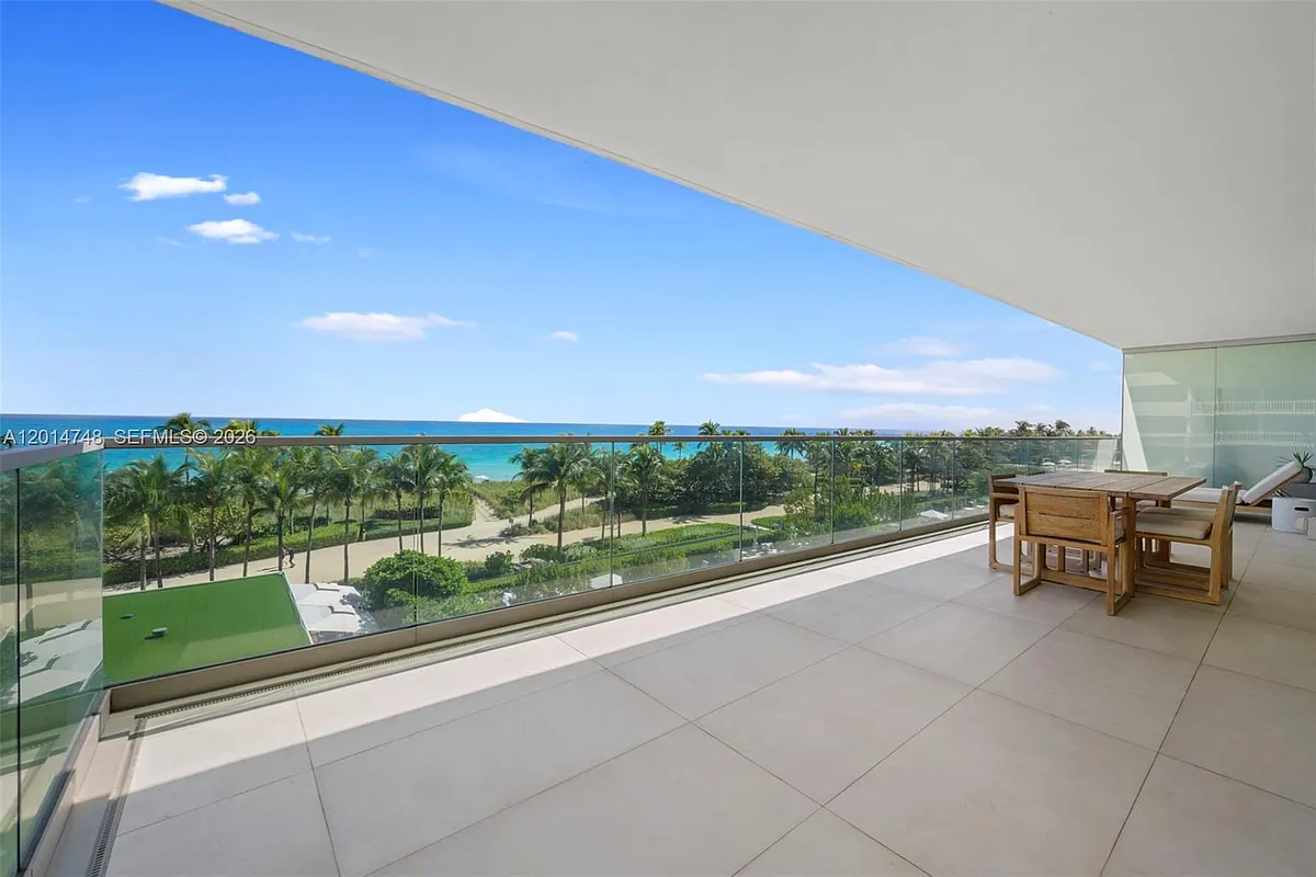 Building Photo - 10203 Collins Ave #401