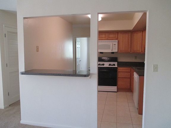 2nd image of 8 Kensington Cir APT A