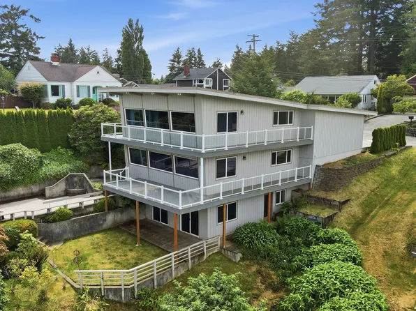 451 Simpson Ave, North Bend, OR 97459