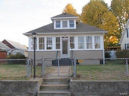 1st image of 26 E Jennings Ave