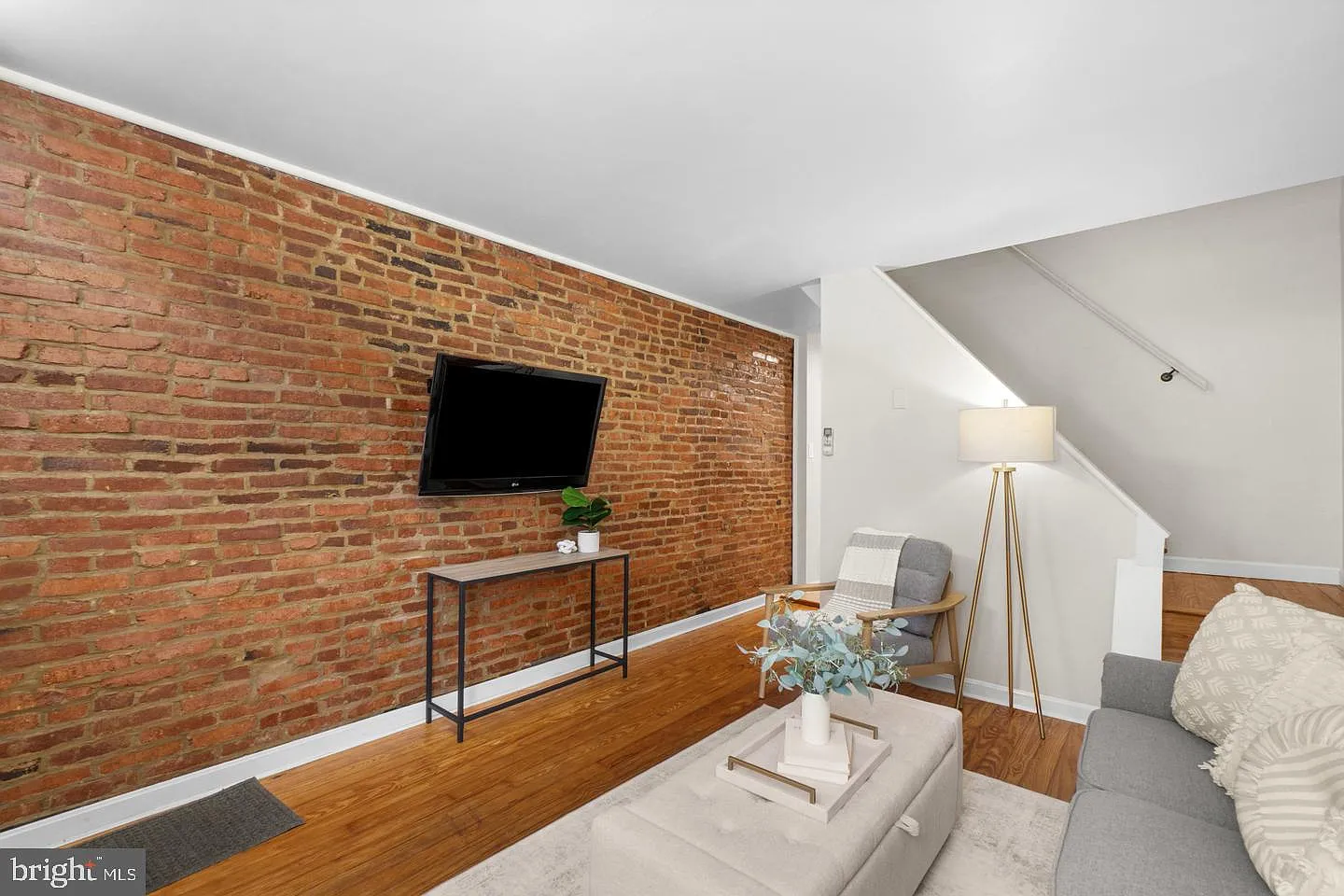 2 bed, 1.0 bath, 1492 sqft, $2,350 — Photo 3