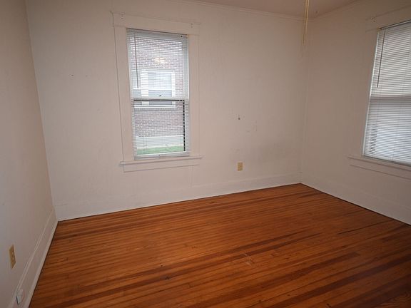 3rd image of 410 E 6th St APT 1
