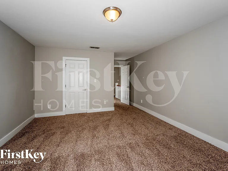 4598 Clubview Dr — Photo 13
