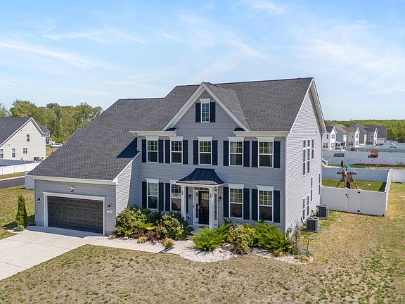 2nd image of 252 Hampton Hill Dr