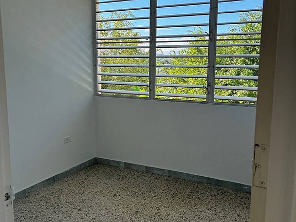 4th image of 4 Jardines Ave