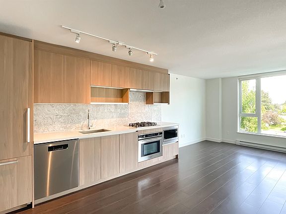 4th image of 13696 100th Ave #612
