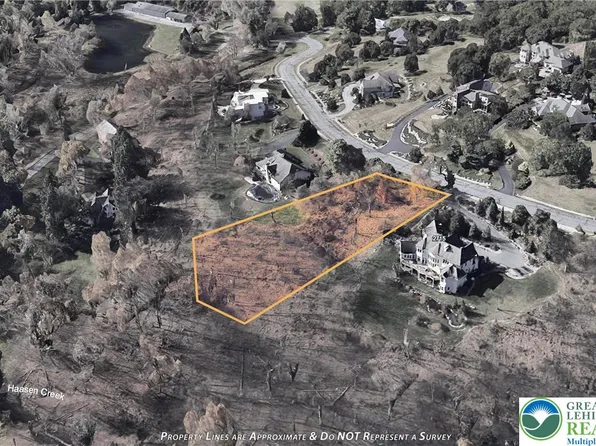 2695 Apple Valley Estates Dr, Orefield, PA 18069