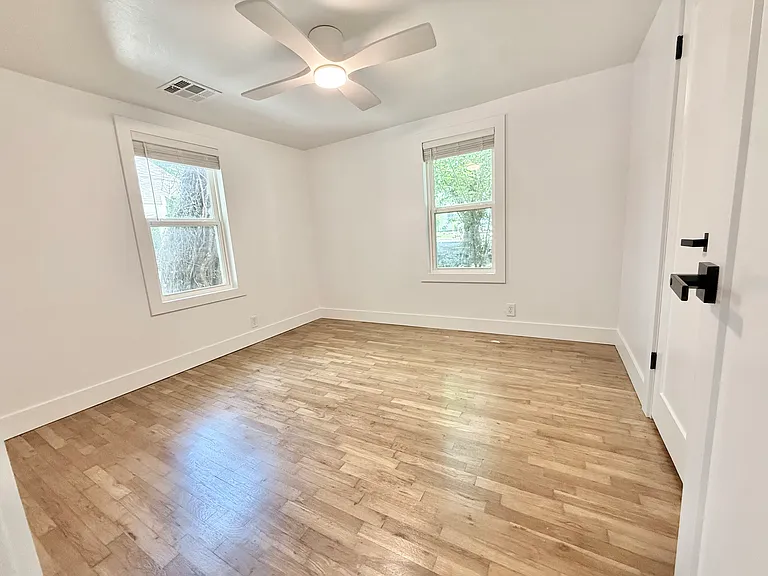 721 E Brooks St — Photo 19