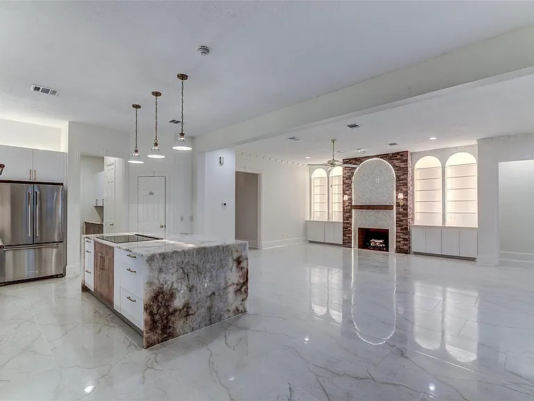 90 Heathrow Ln — Photo 4