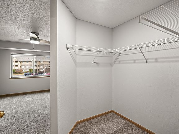 3rd image of 1321 Lake Dr #223