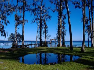 213 E Lar Ln, Crescent City, FL 32112