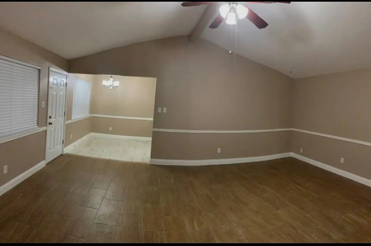 3 bed, 2.0 bath, 494 sqft, $1,800 — Photo 3