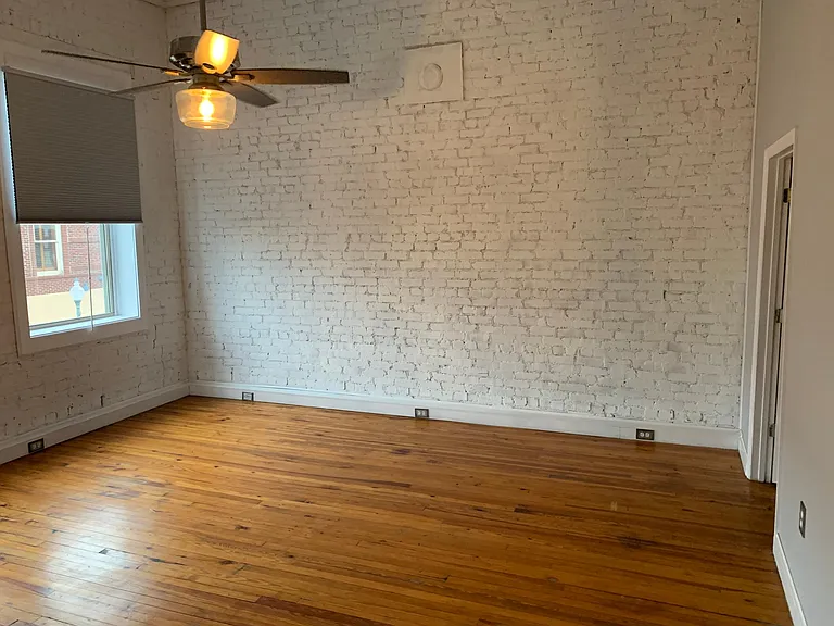 135 W Union St #A — Photo 6