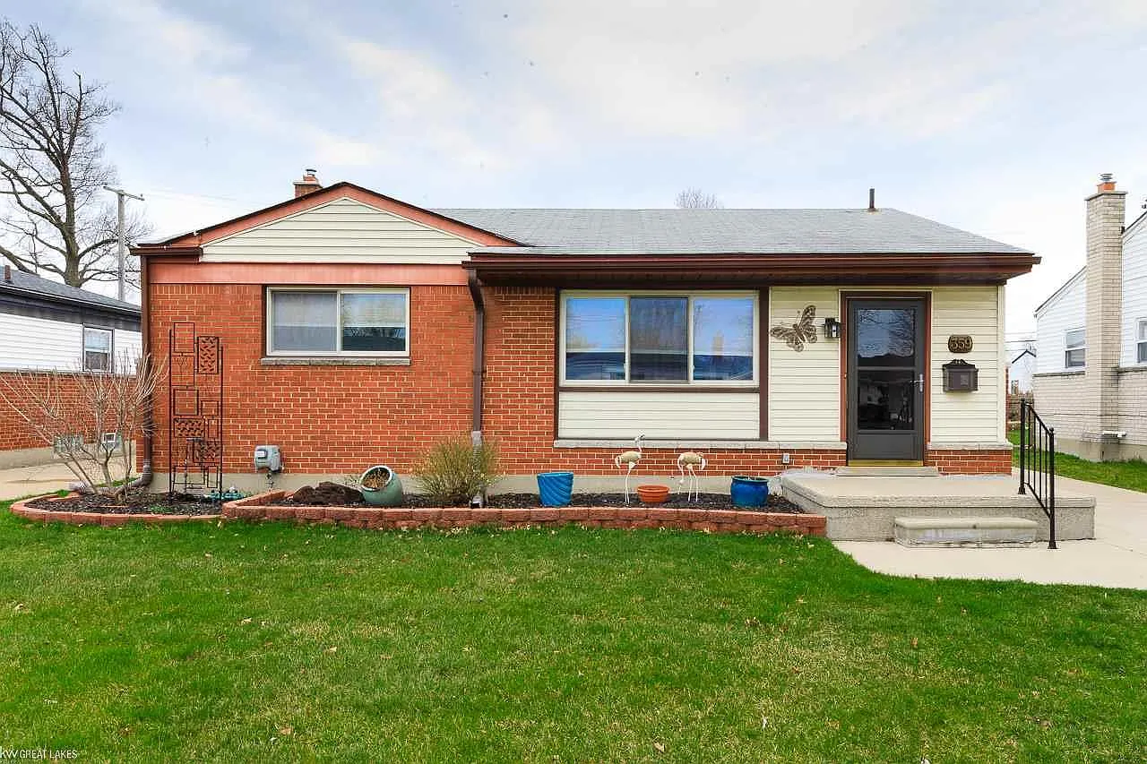 359 Sonia Ave photo 1