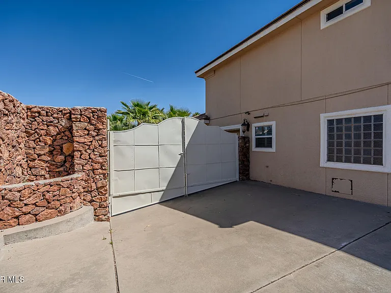 2066 Paseo Del Prado Dr — Photo 47