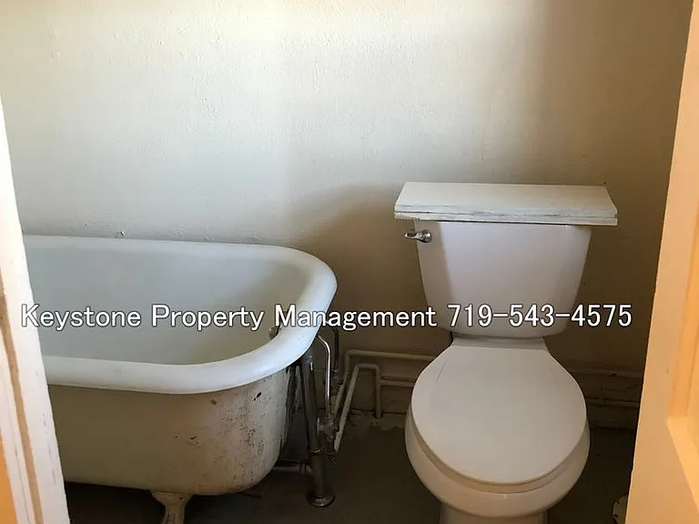321 E 2nd St #4 — Photo 11