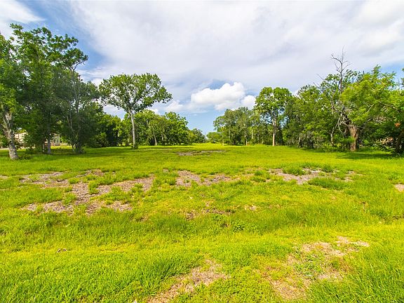 2nd image of 222 Star Lake Dr