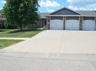 1627 SW Ancaster Rd, Topeka, KS 66615