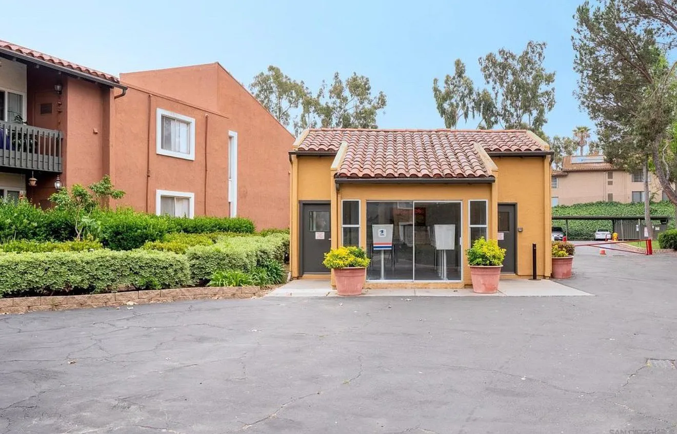 3 bed, 1040 sqft, $3,400 — Photo 3