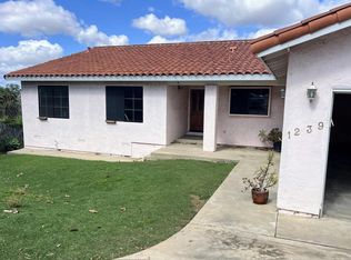 1239 Cypress Dr, Vista, CA 92084