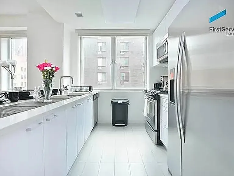 503 W 46th St #7 — Photo 3