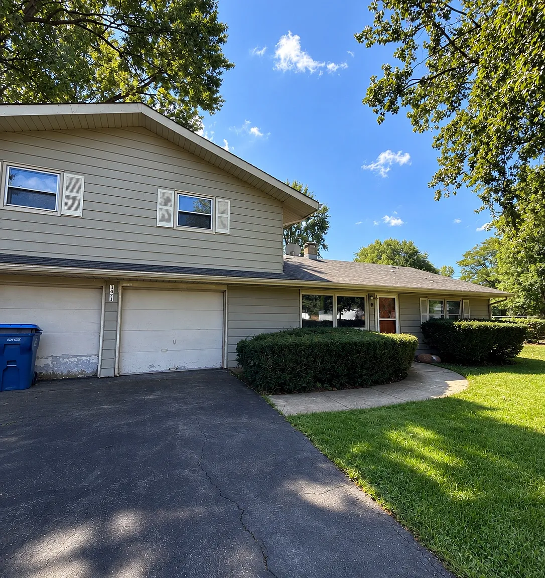 4 bed, 1.5 bath, 1456 sqft, $3,200 — Photo 1
