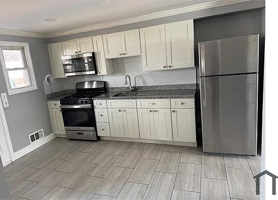 906 Foxcroft Ln — Photo 3