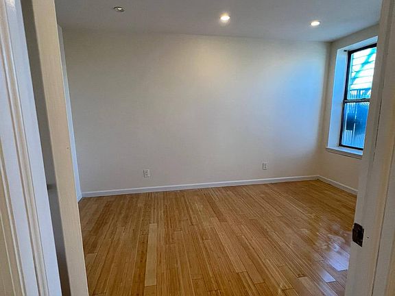 4th image of 247 Wadsworth Ave APT 6V