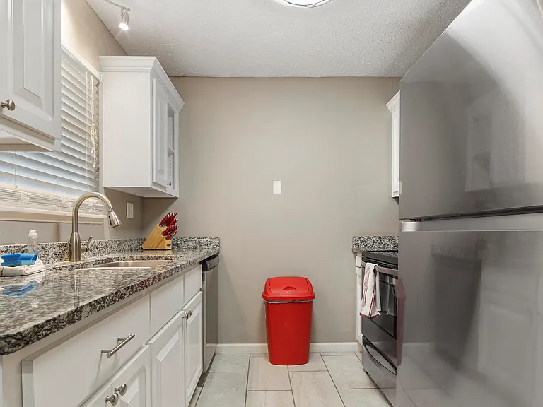 2518 Johnson Dr — Photo 9