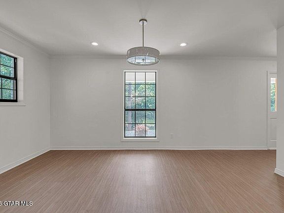 5th image of 382 Northdale Dr